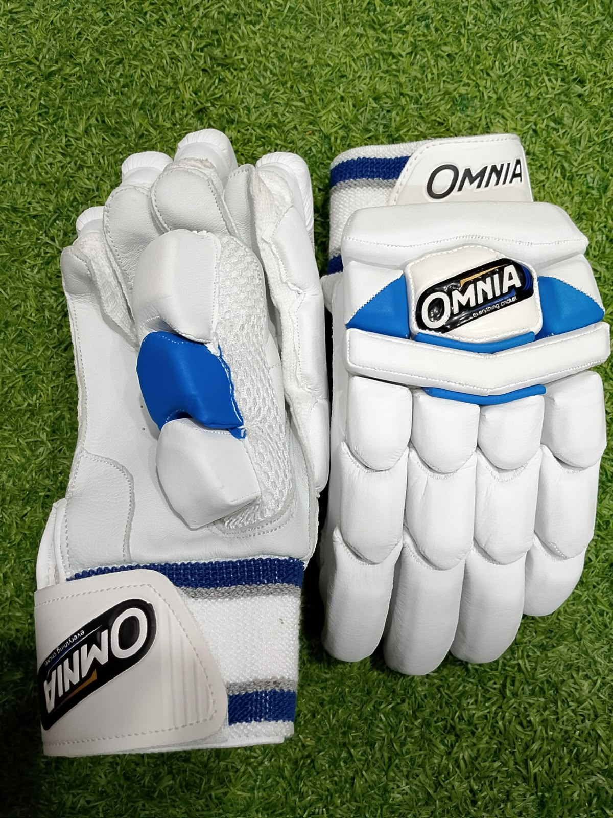 Omnia Batting Gloves - White / Blue