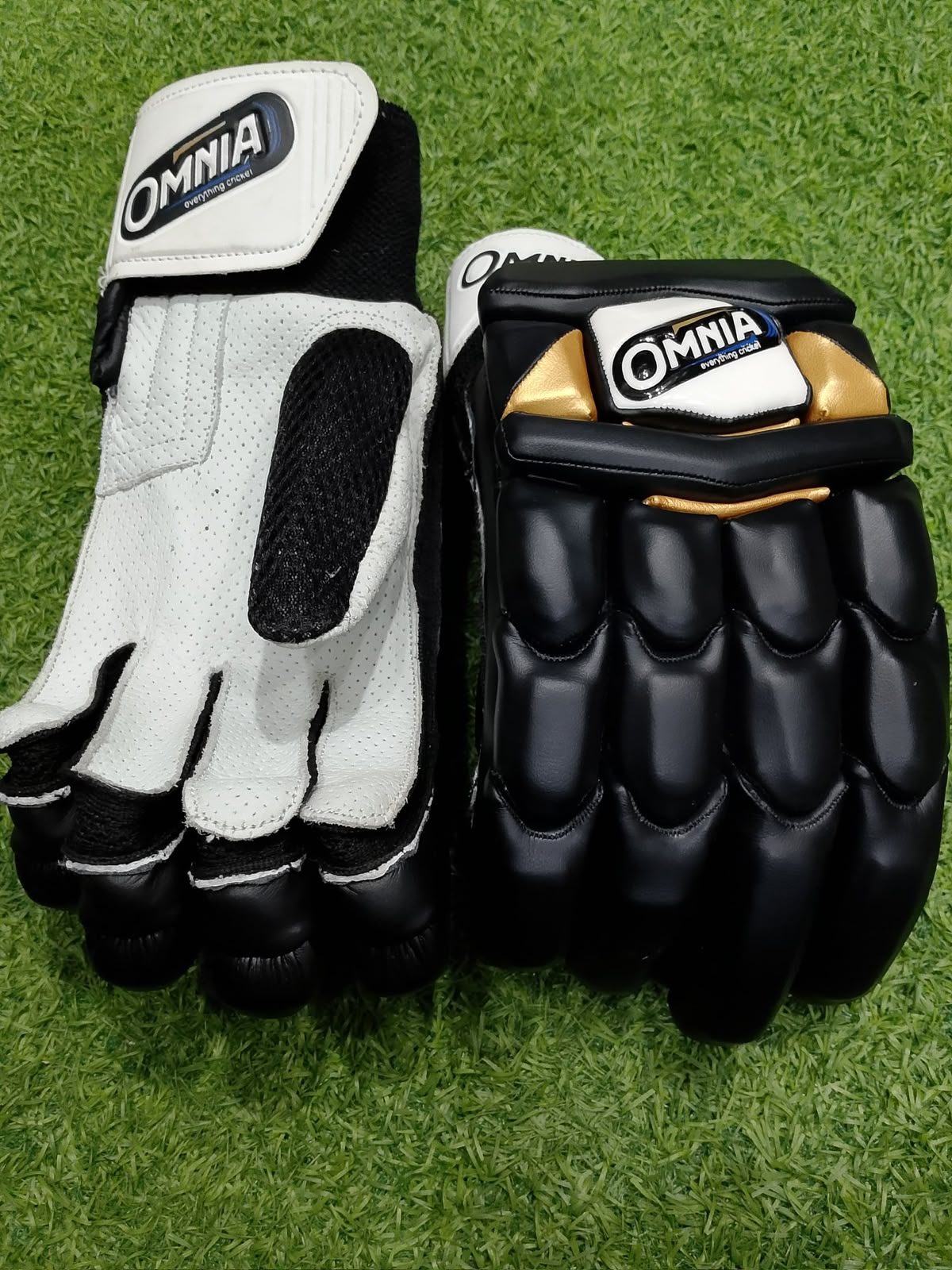 Omnia Special Edition Batting Gloves - Black / Gold