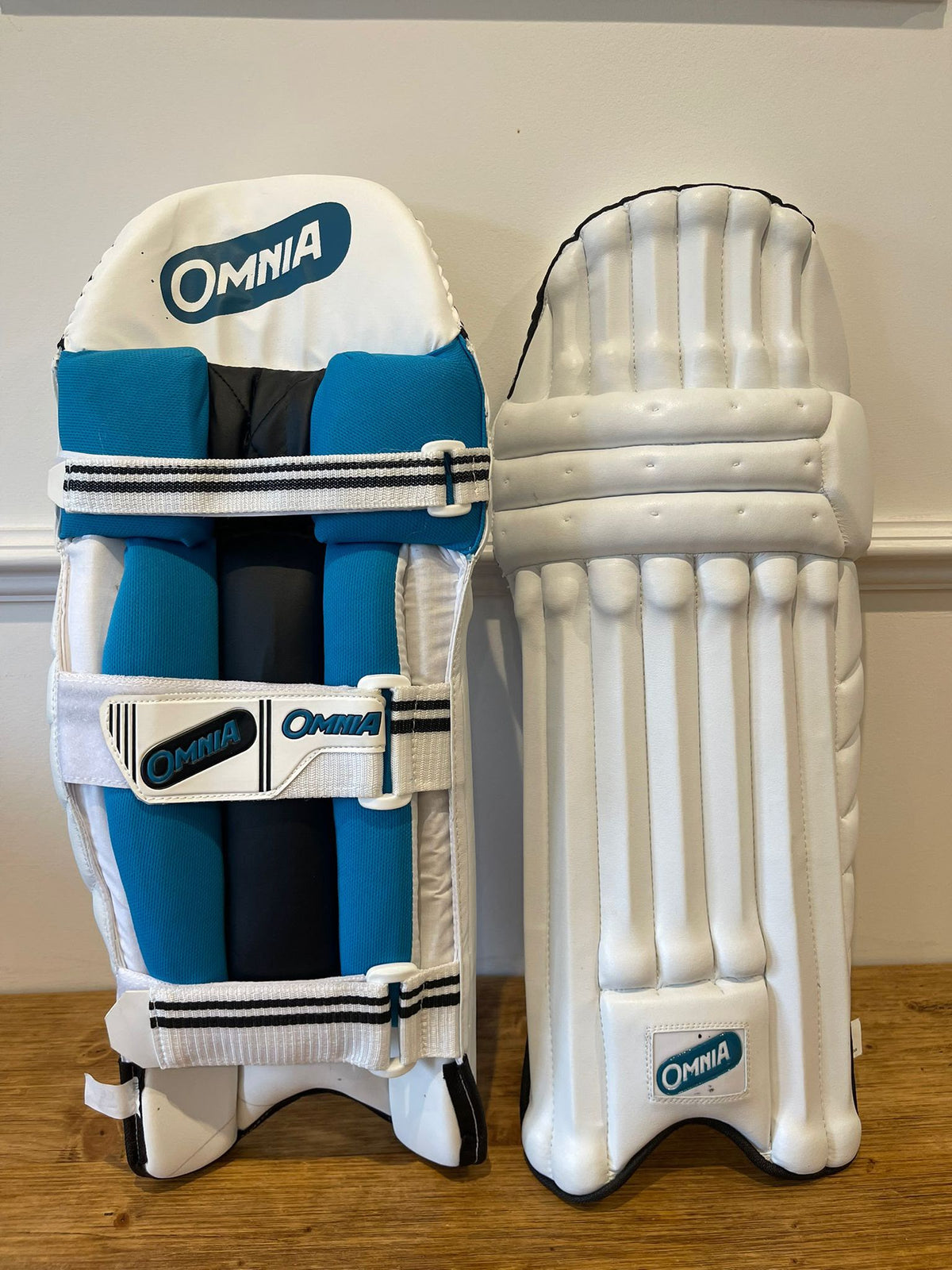 Omnia Cricket Pads
